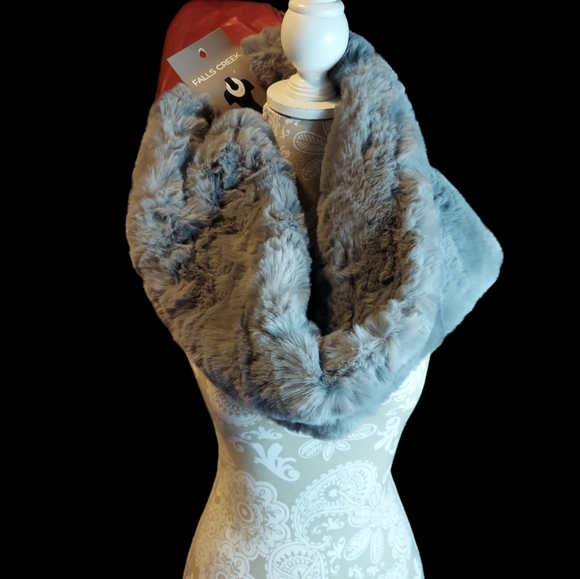 Falls Creek Faux Fur Infinity Scarf Gray NWT - Picture 2 of 3